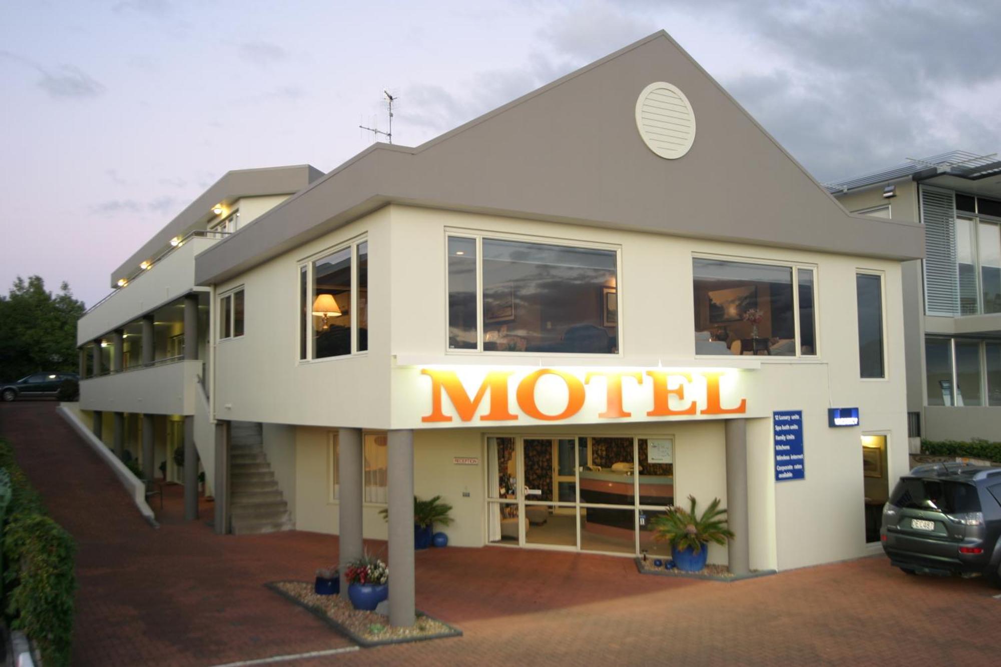 Baycourt Lakefront Motel Taupo Exterior foto