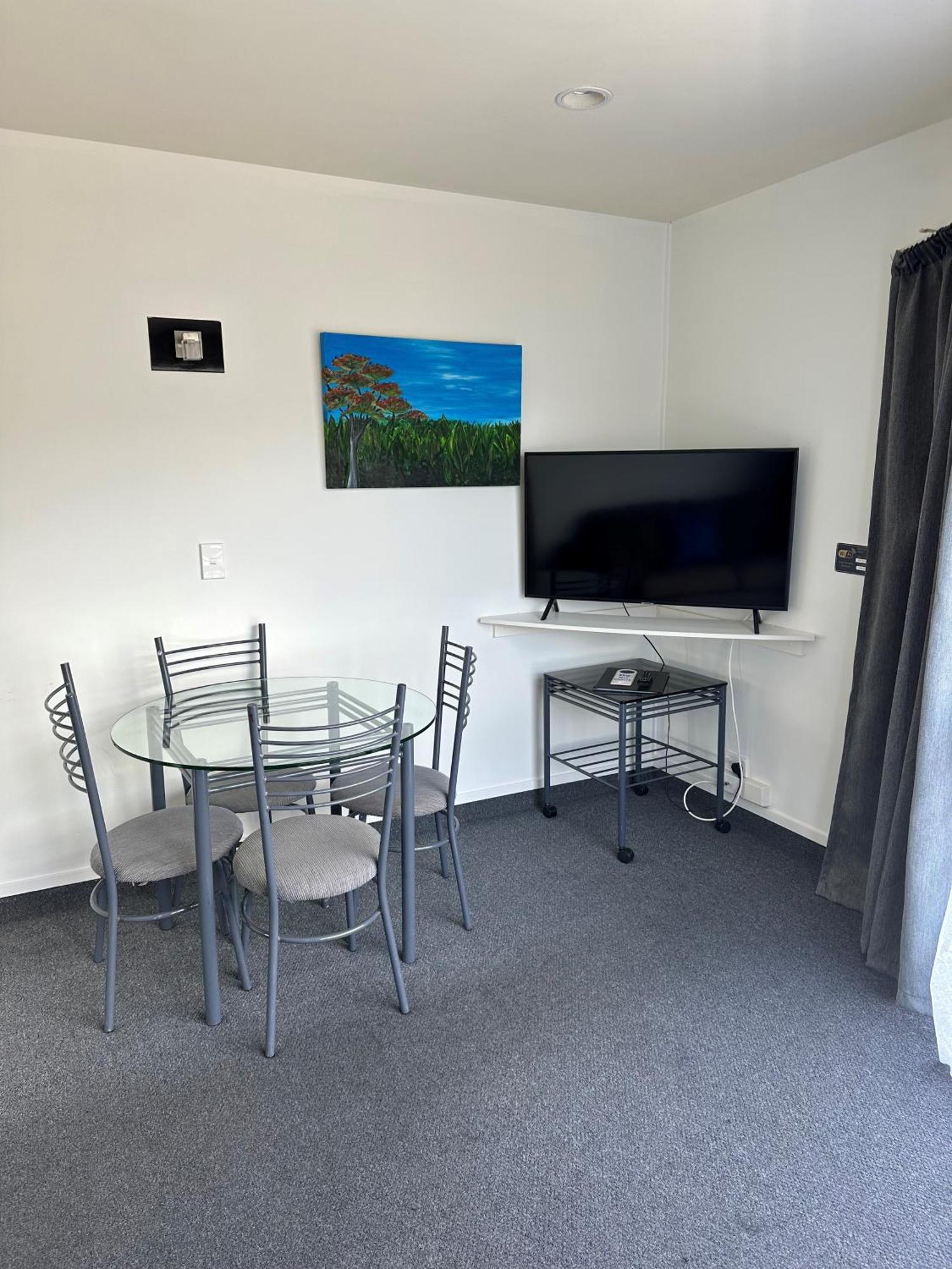 Baycourt Lakefront Motel Taupo Exterior foto