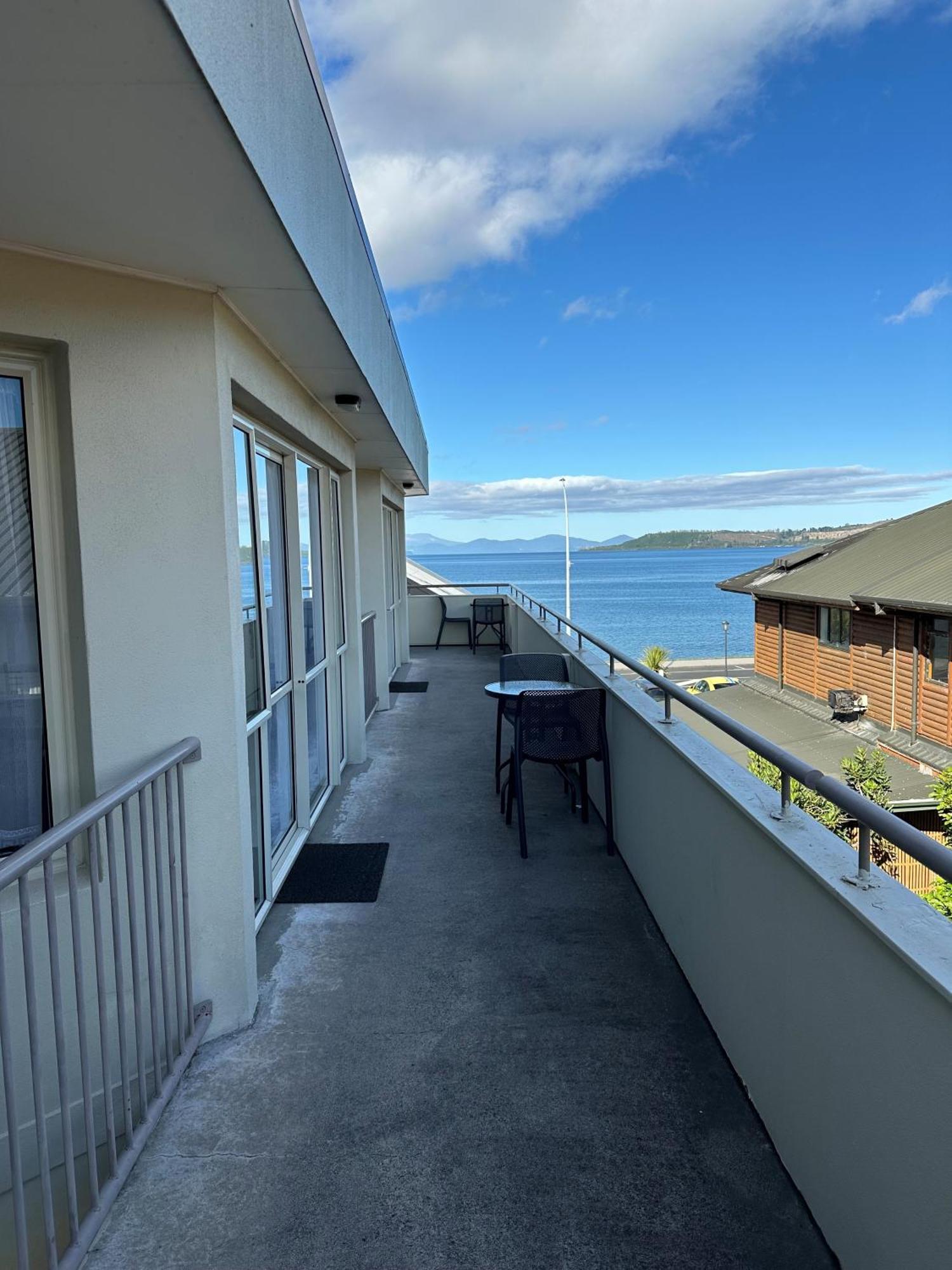 Baycourt Lakefront Motel Taupo Exterior foto