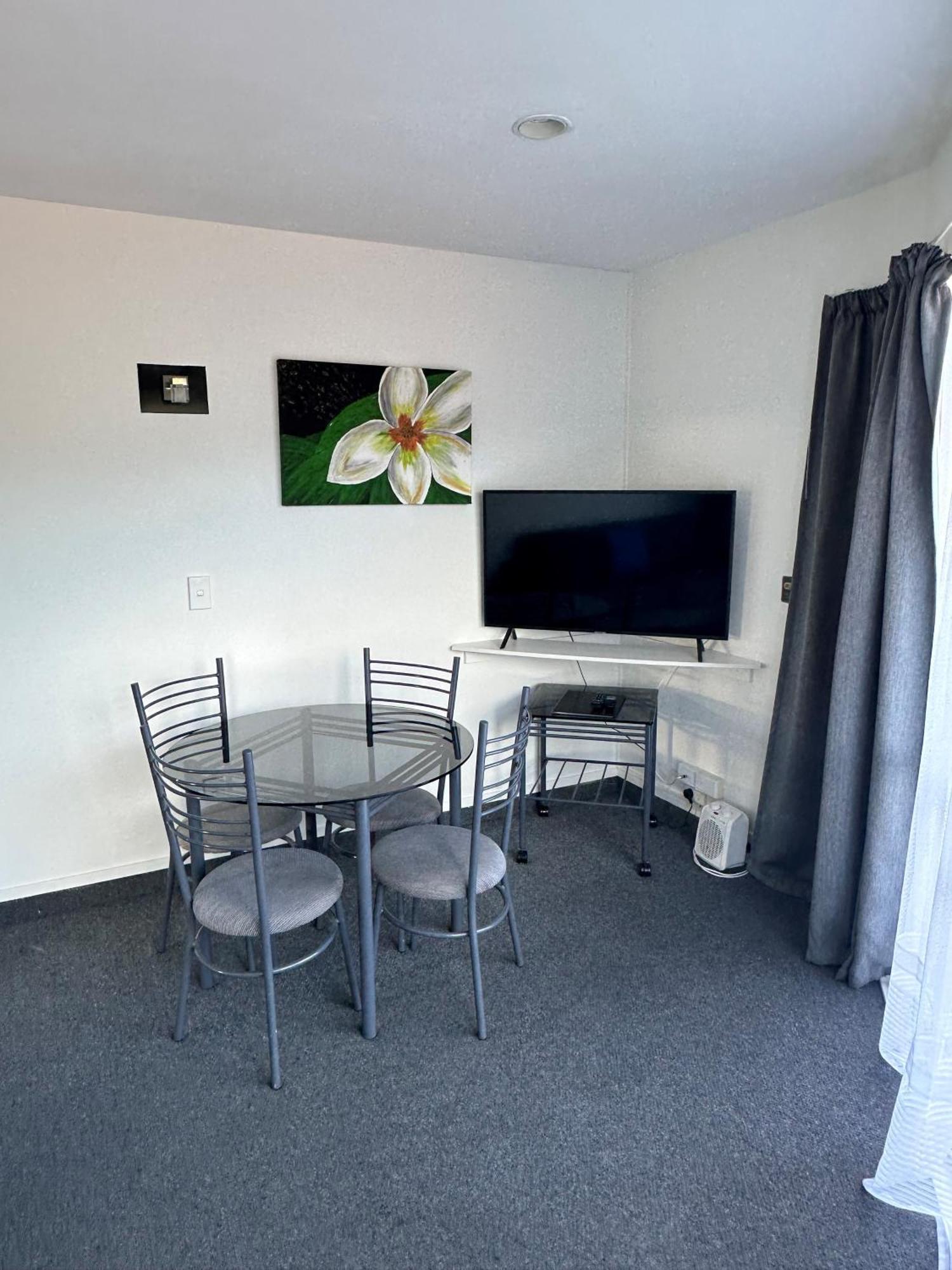 Baycourt Lakefront Motel Taupo Exterior foto