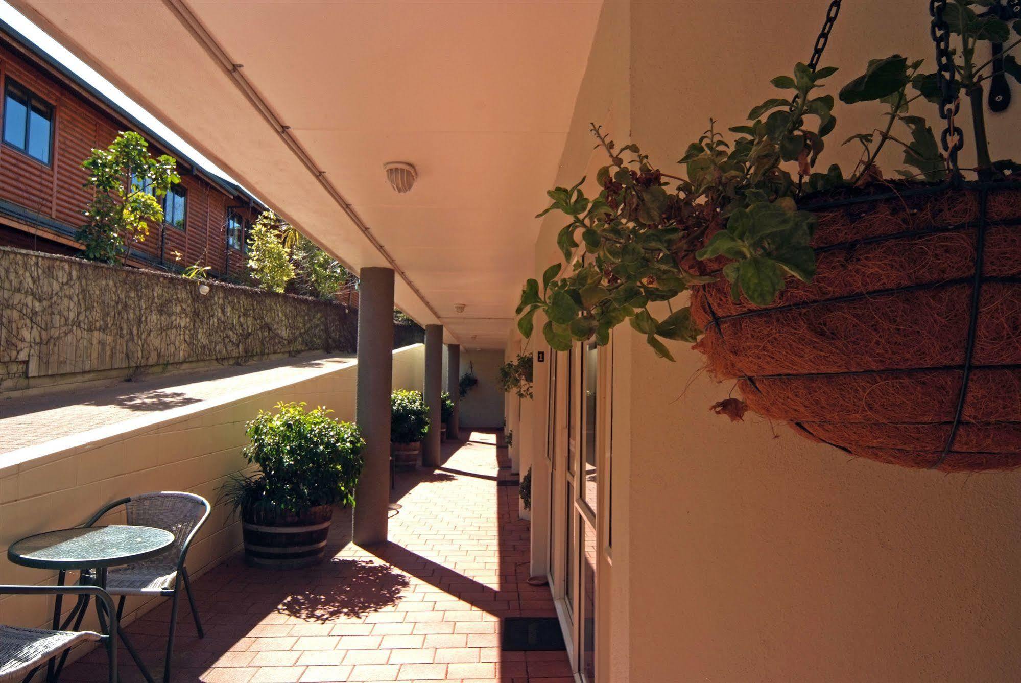Baycourt Lakefront Motel Taupo Exterior foto