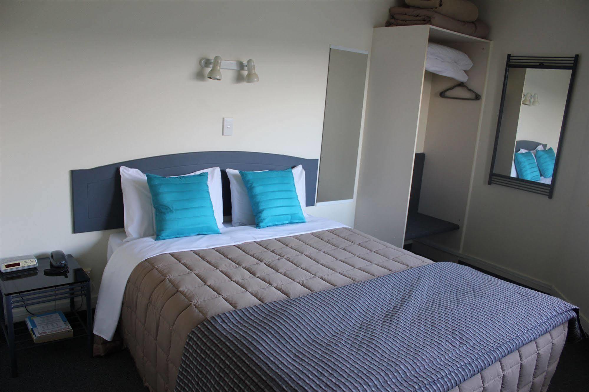 Baycourt Lakefront Motel Taupo Exterior foto