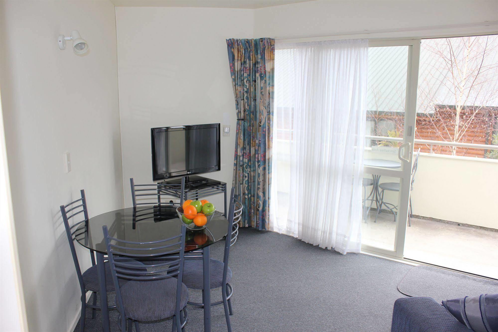 Baycourt Lakefront Motel Taupo Exterior foto