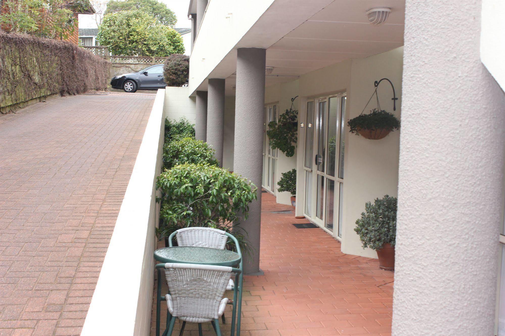 Baycourt Lakefront Motel Taupo Exterior foto