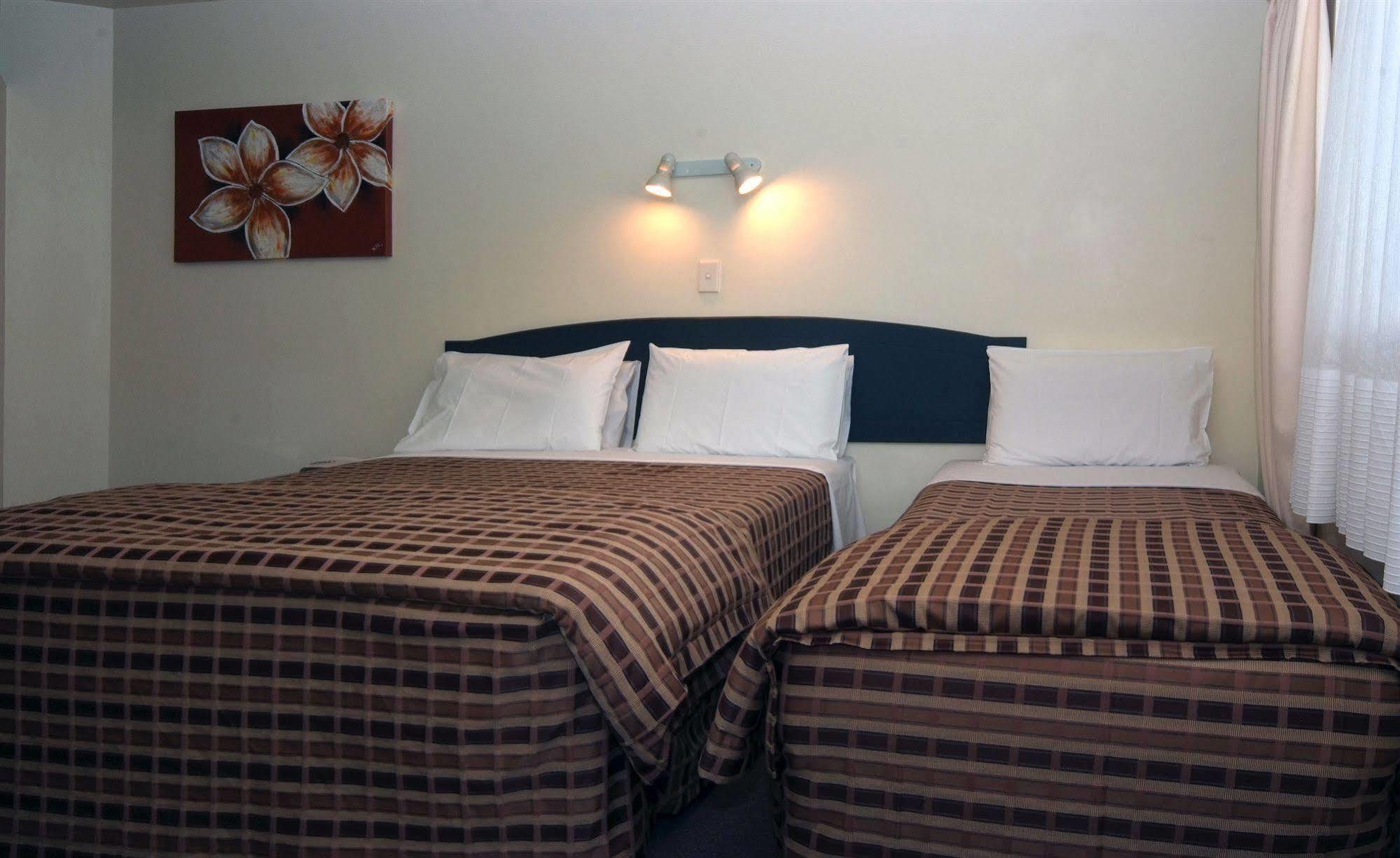 Baycourt Lakefront Motel Taupo Exterior foto